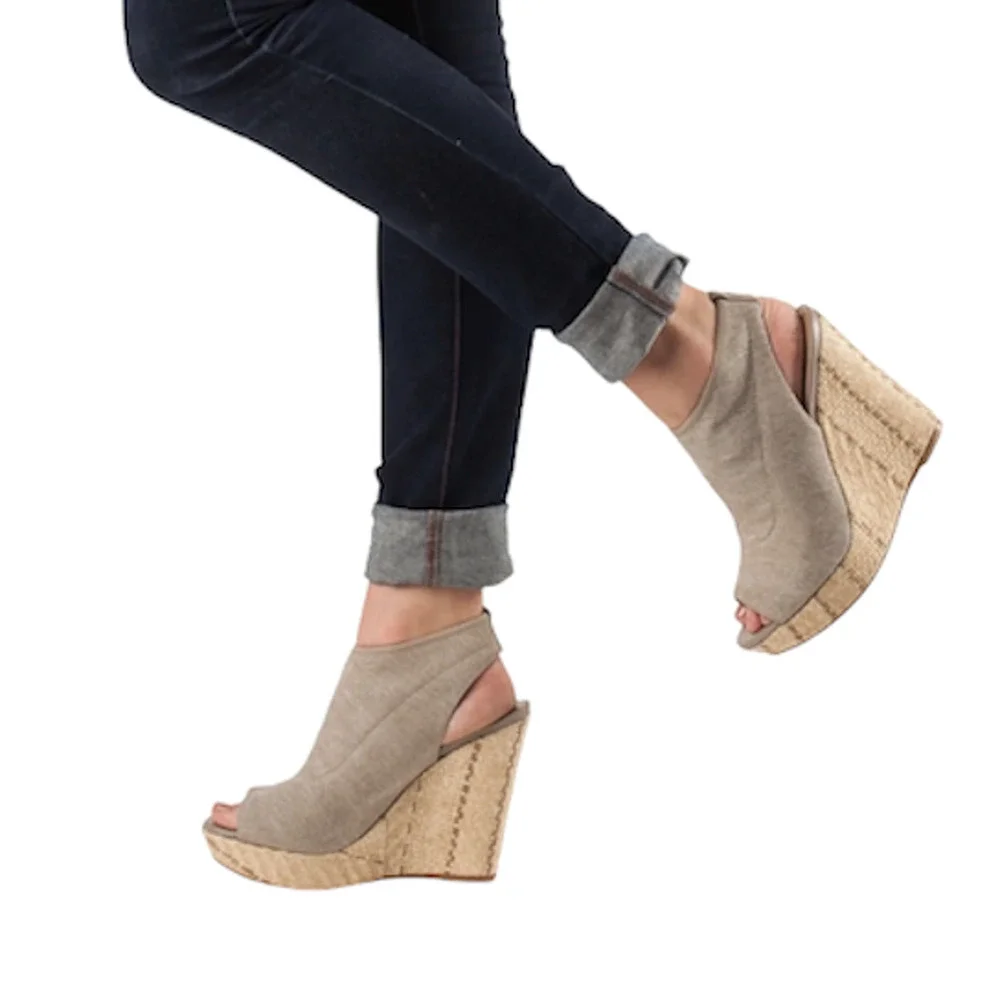 Stuart Weitzman Creamy Beige Open Toe Wedge Espadrille Sandals Size 6.5